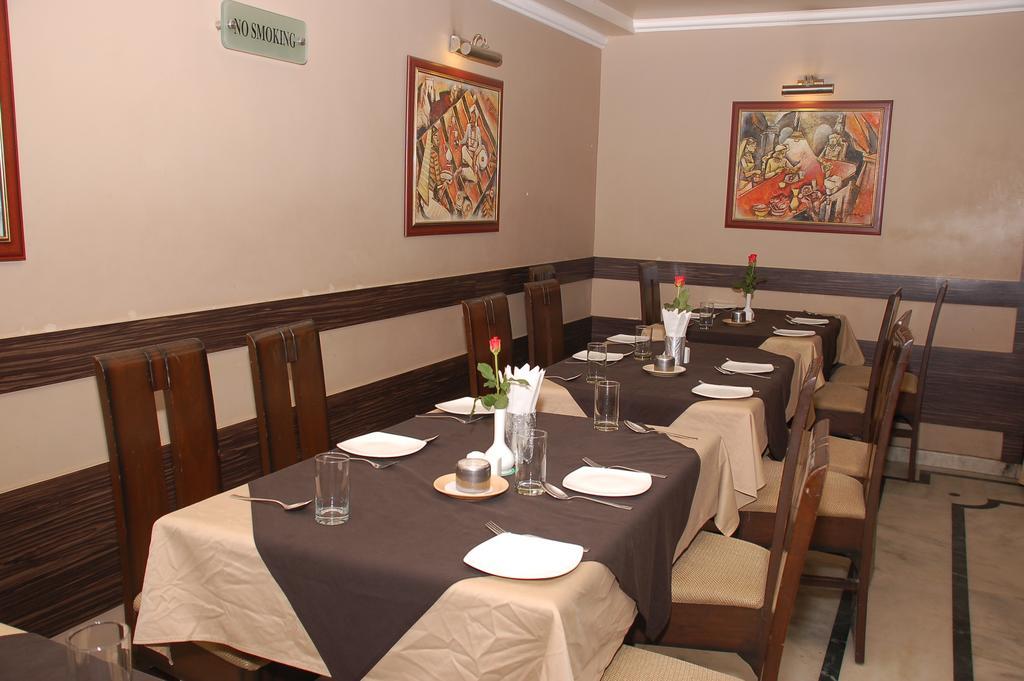 Hotel Royale Midtown Bhubaneswar Exterior photo